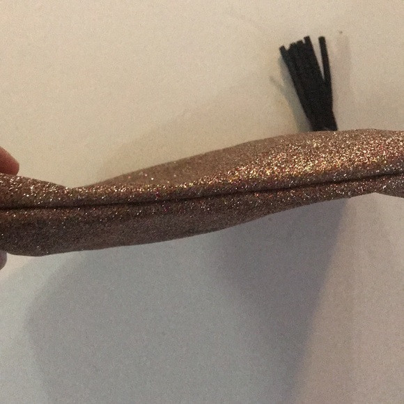 Ipsy Sparkle zipper bag - white mark from tag on tassel see pictures - Picture 6 of 6